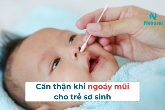 Cẩn thận khi ngoáy mũi cho trẻ sơ sinh